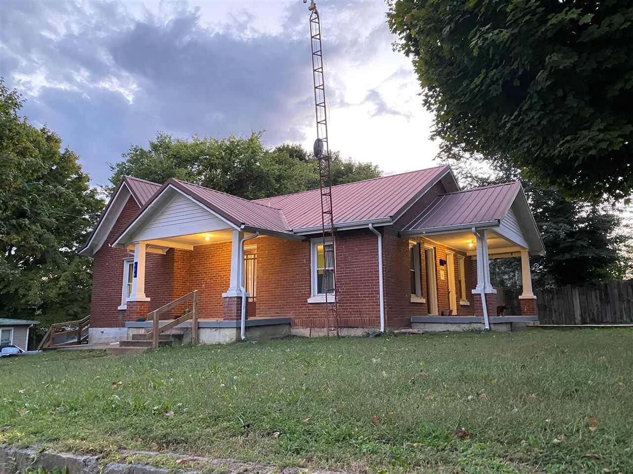 Property Photo:  126 E Oak Street  KY 42164 