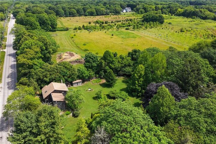 Property Photo: 856 North Main Road RI 02835