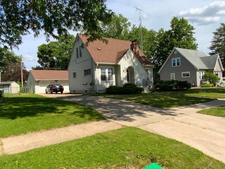 Property Photo:  820 Cornelia Street  WI 53545 
