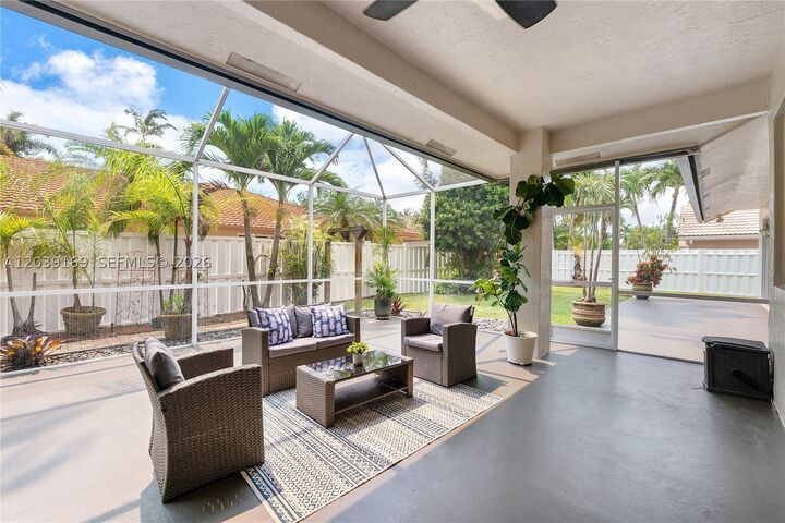 Property Photo: 1522 NW 182nd Way FL 33029
