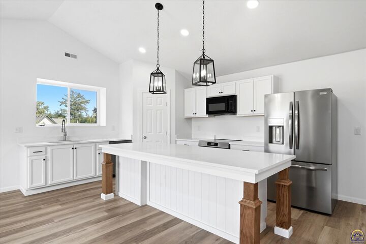 Property Photo:  7847 Seneca Lake Rd  KS 66070 