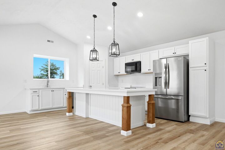 Property Photo: 7847 Seneca Lake Rd KS 66070