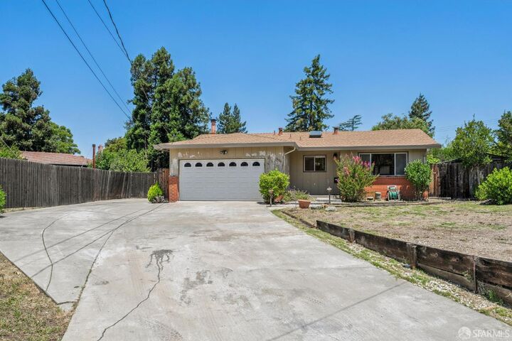 Property Photo: 5175 La Corte Bonita CA 94521