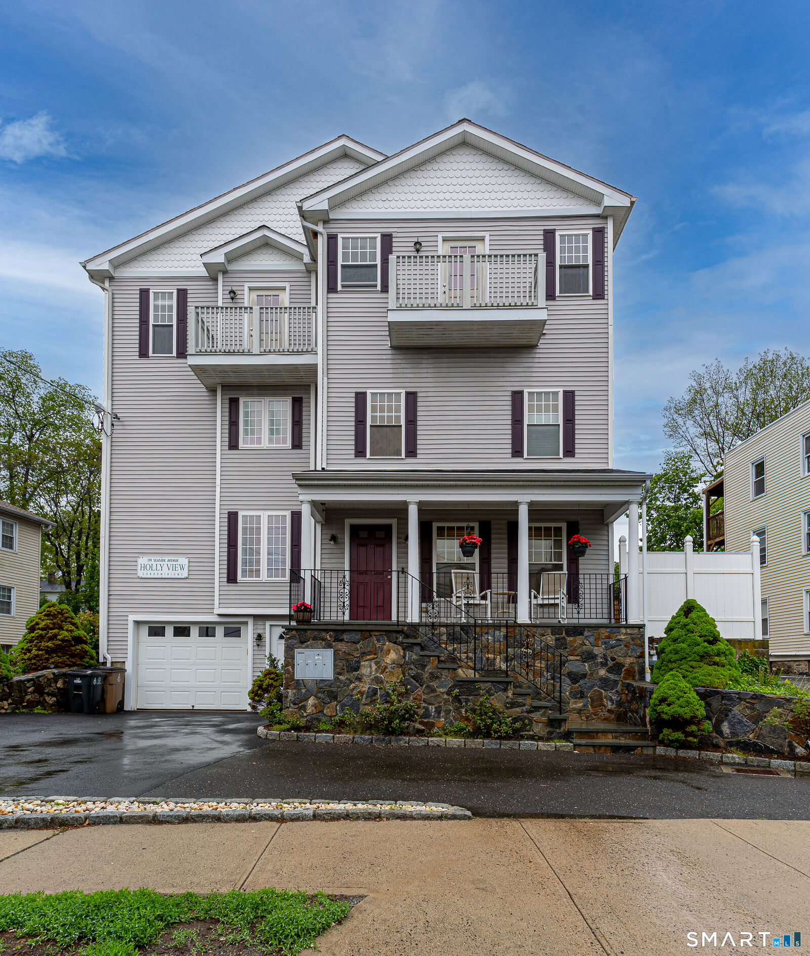Property Photo:  119 Seaside Avenue A  CT 06902 