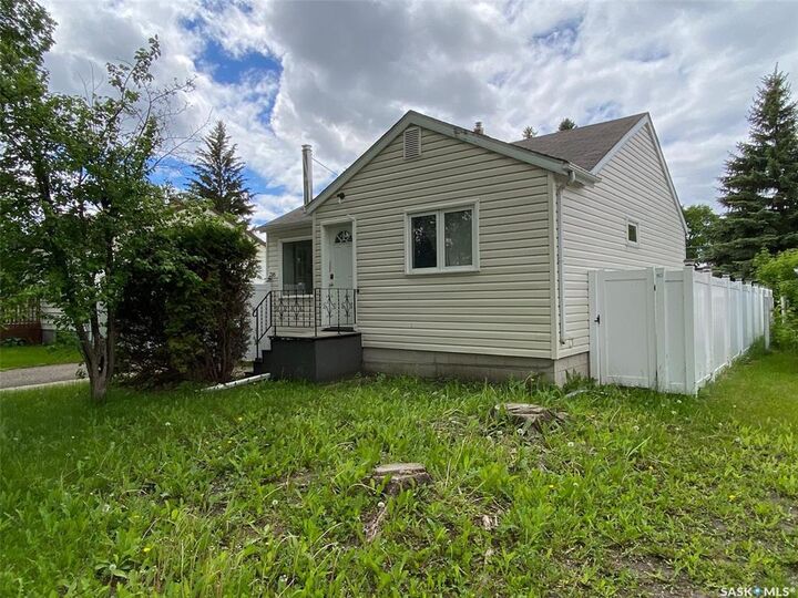 216 Maple Avenue — photo 1