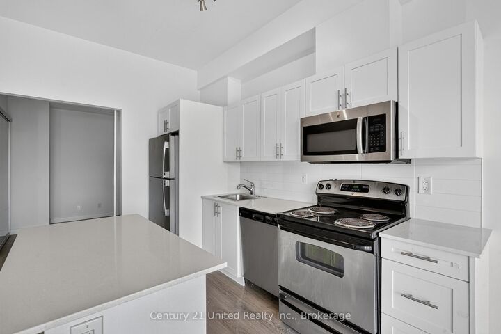 Property Photo: 100 Bond Street E 422 ON L1G 0B7
