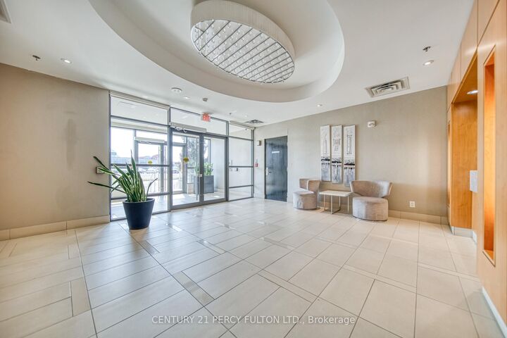 Photo de la propriété: 840 Queens Plate Drive 802 ON M9W 7J9