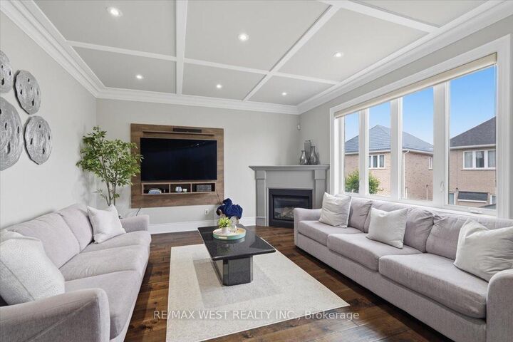 Property Photo: 36 Danpatrick Drive ON L4S 2S7