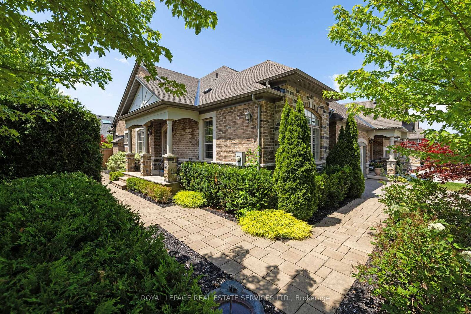 Property Photo: 3353 Liptay Avenue 26 ON L6M 0M6