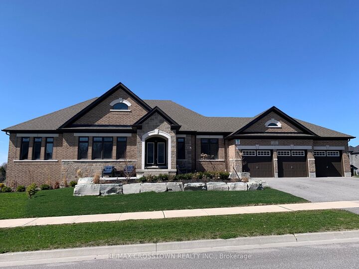 22 Stewart Crescent — photo 1