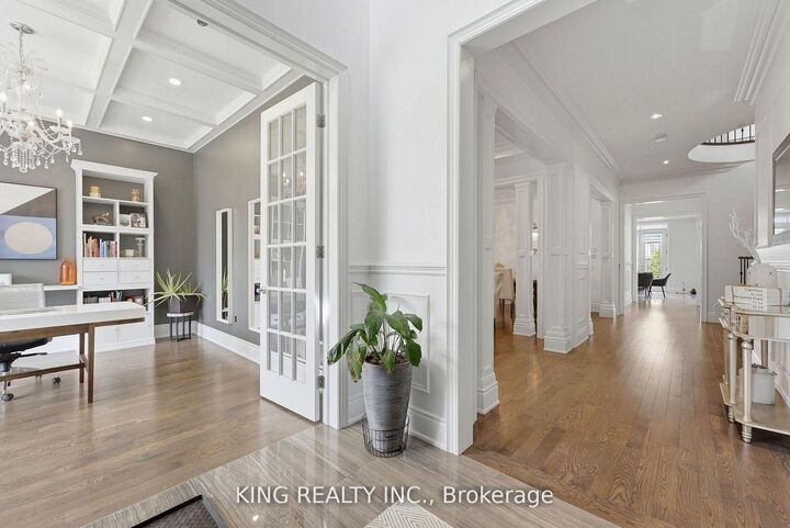 Property Photo: 76 Chesney Crescent ON L4H 4A5