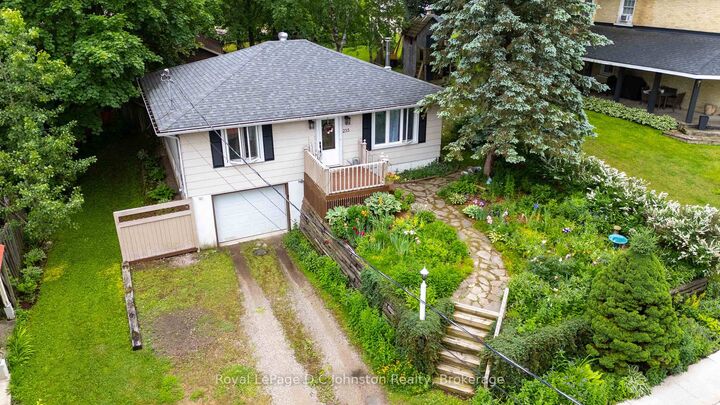 255 Rowe Street — photo 1