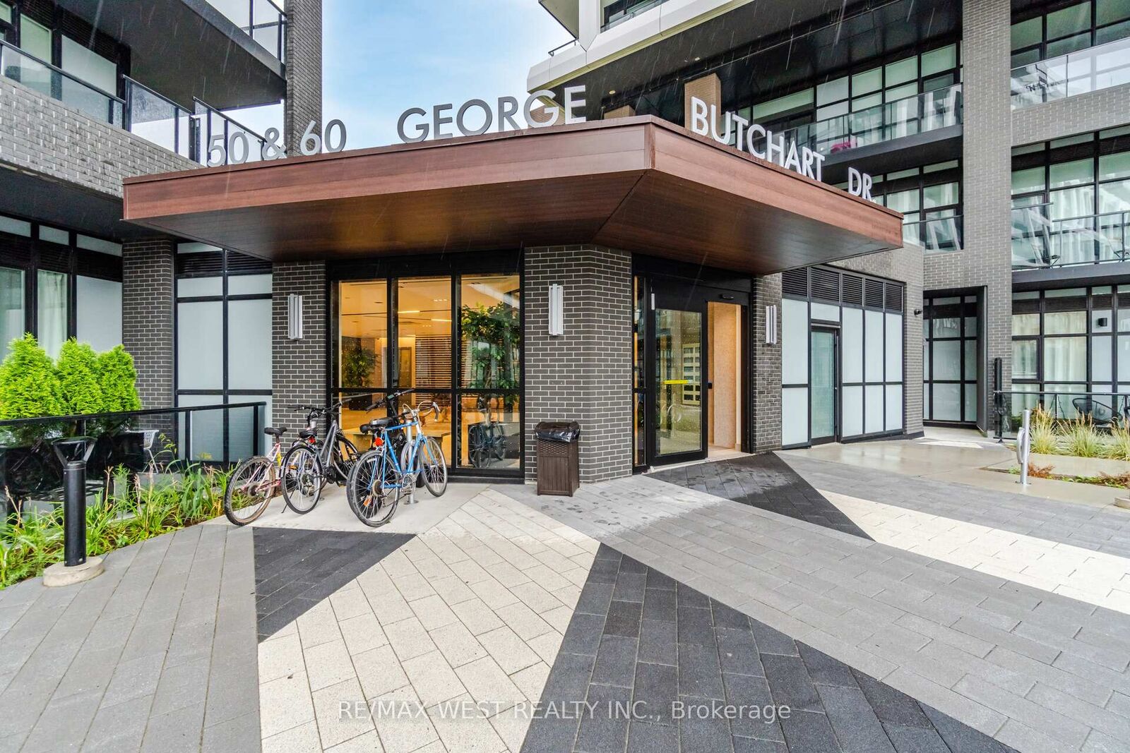 Property Photo: 60 George Butchart Drive 218 ON M3K 0E1
