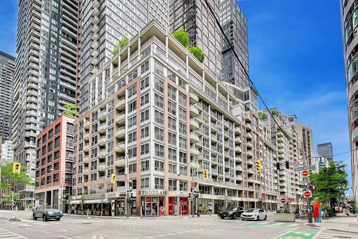 270 Wellington Street W 1005 — photo 1