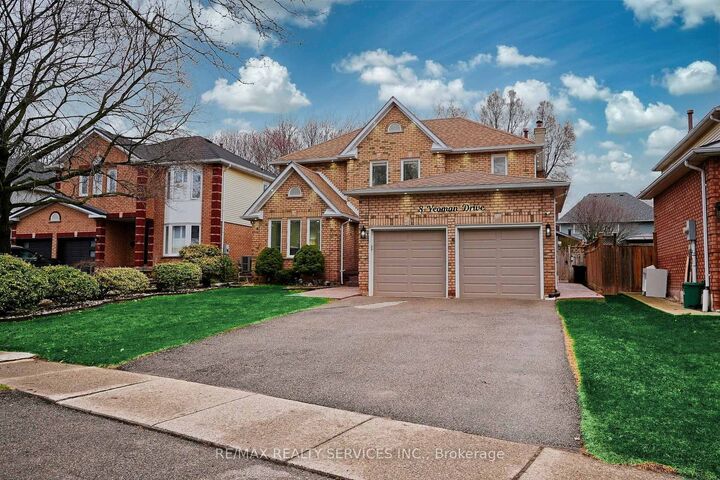 Property Photo: 8 Yeoman Drive ON N3R 7S8
