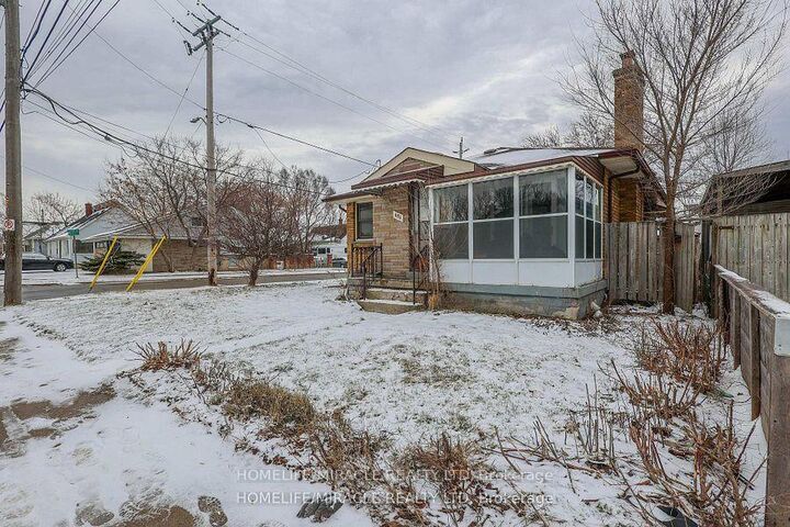 Property Photo: 1171 Oxford Street E ON N5Y 3L7