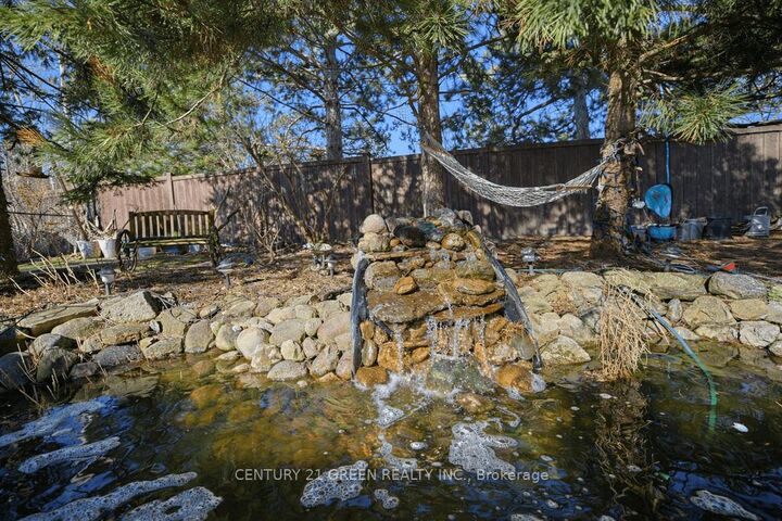 Property Photo:  4635 Beaufort Terrace  ON L5M 3J1 