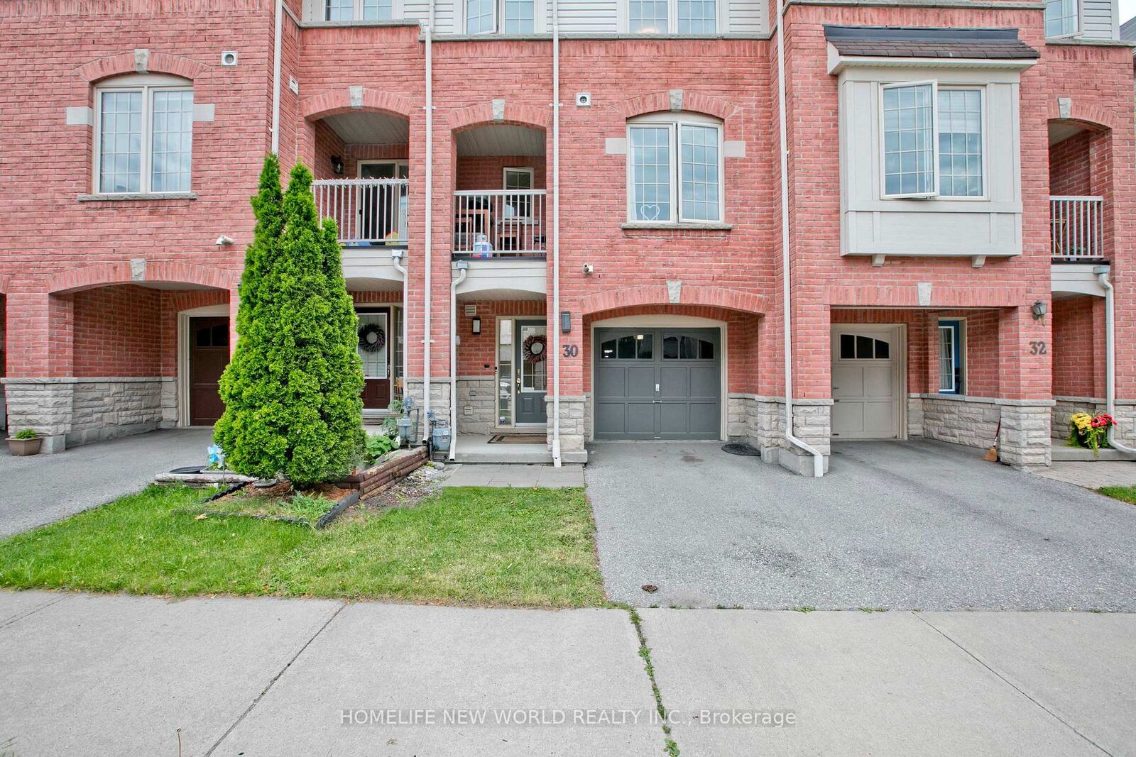 Property Photo: 30 Linnell Street ON L1Z 0K8
