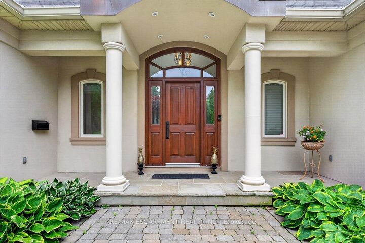 Property Photo: 3312 Lakeland Crescent ON L7N 1B8
