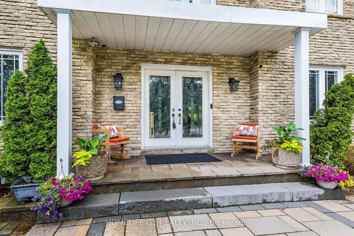 Property Photo: 17 Crescent Hills Drive S ON L6S 2P4