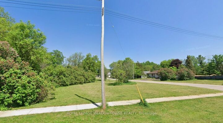 Property Photo:  29 Depot Street  ON L0M 1M0 