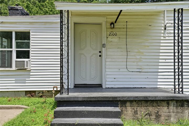 Property Photo:  2100 Garland Street  OK 74401 