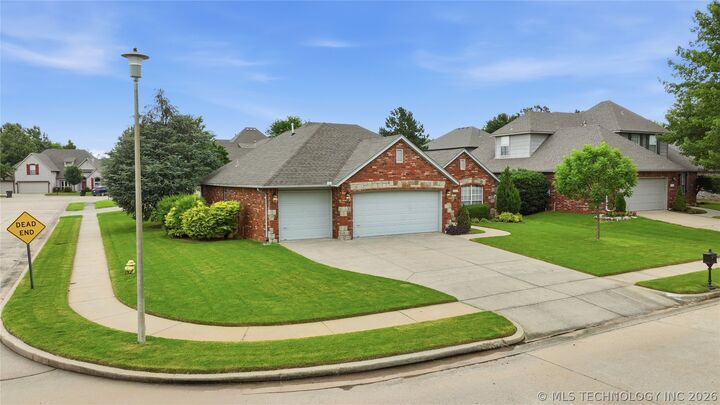 Property Photo: 9907 E 123rd Street S OK 74008