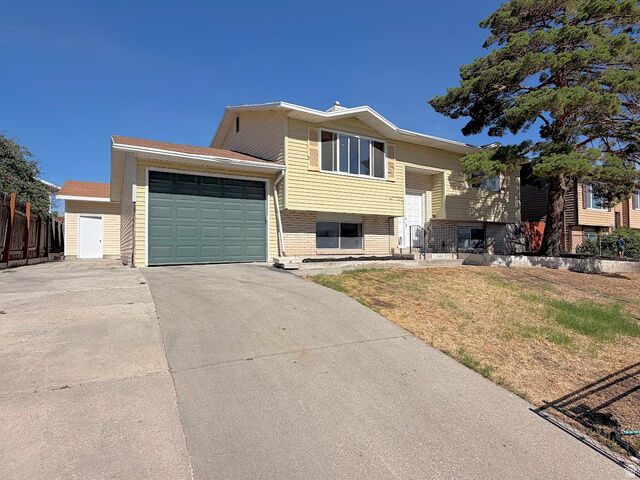 Property Photo: 5462 S 5425 W UT 84118