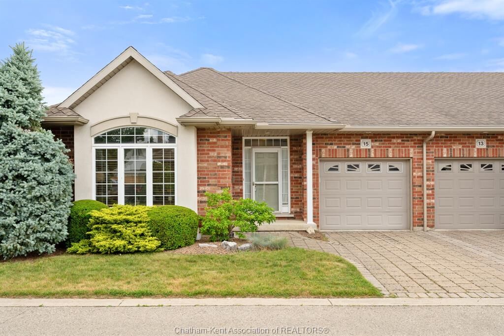 Property Photo: 15 Oakgrove Lane ON N7L 5R9
