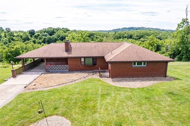 Property Photo: 5444 Sunset View Dr PA 15063