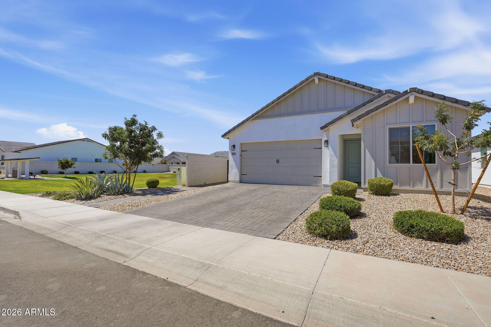Property Photo:  236 E Leland Road  AZ 85140 