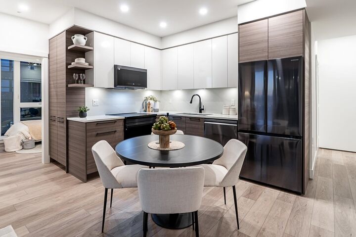 Property Photo: 422 Lakewood Drive 201 BC V5L 0E8