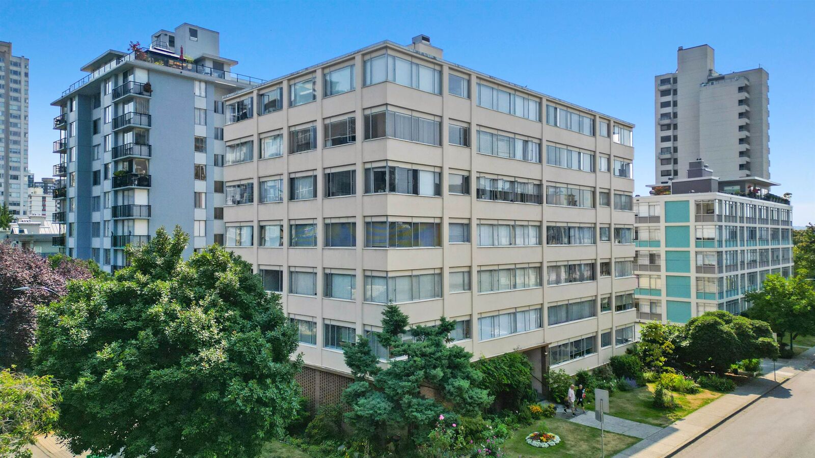 Property Photo: 1050 Chilco Street 204 BC V6G 2R8