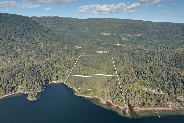 7425 Sechelt Inlet Road — photo 1