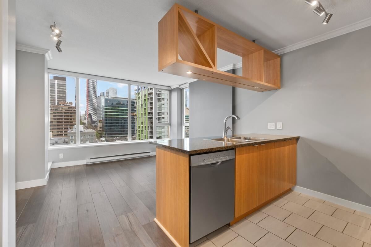 Property Photo:  1001 Richards Street 1401  BC V6B 1J6 
