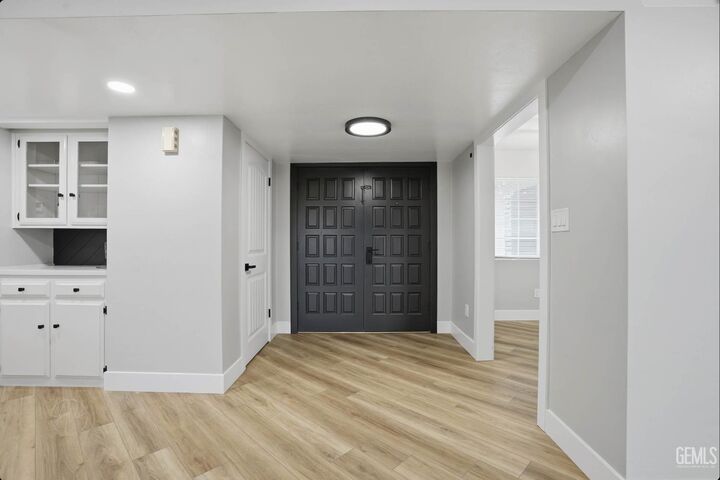 Property Photo:  112 Angell Street  CA 93309 