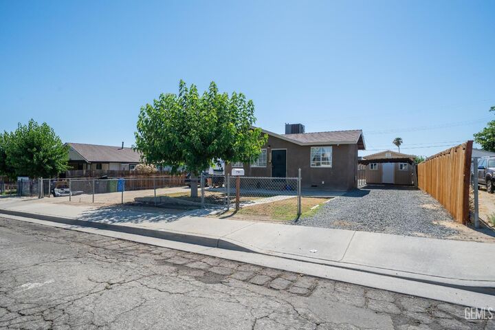 Property Photo: 316 S 8th Street CA 93268