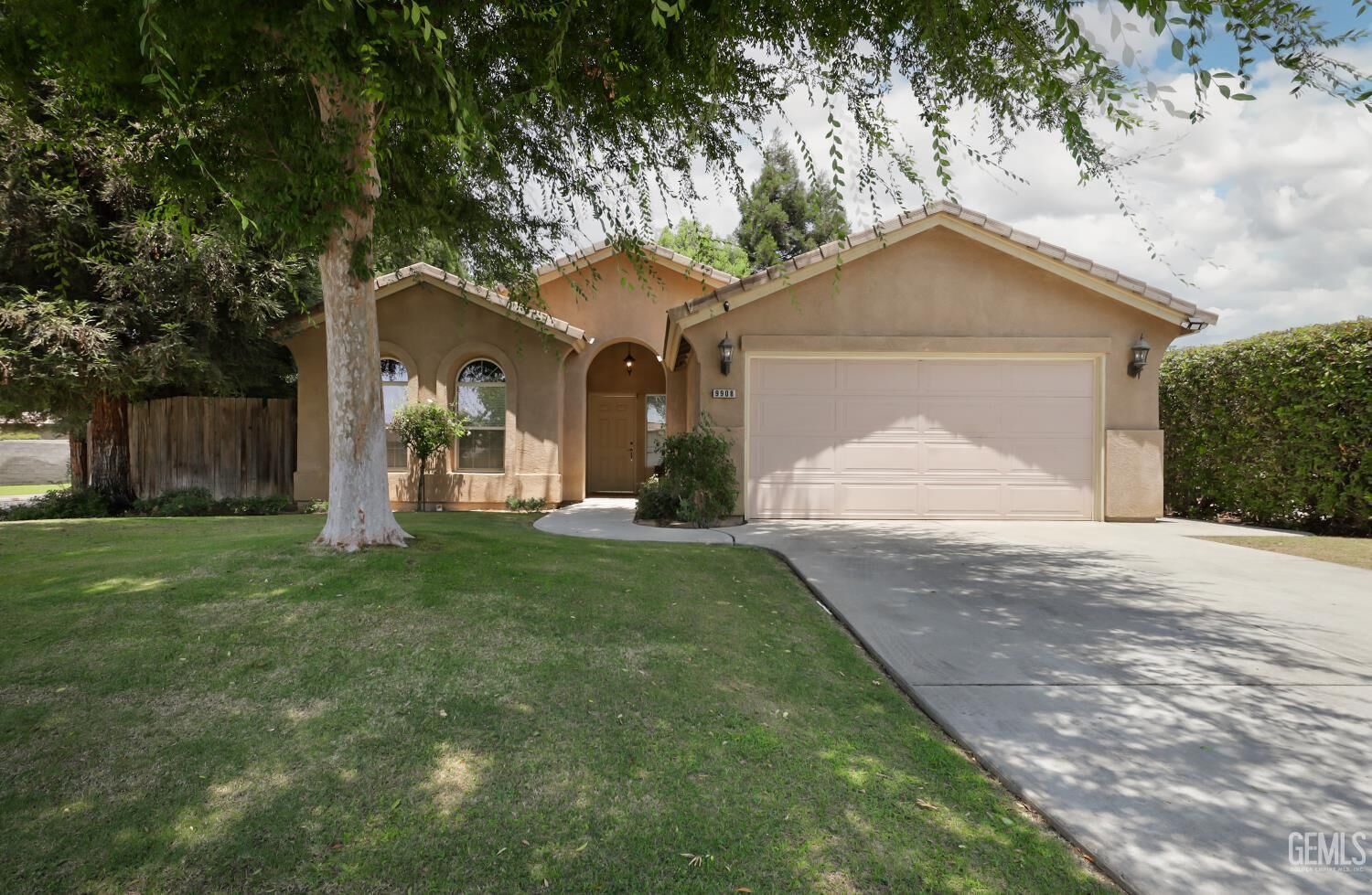 Property Photo:  9908 Commodore Drive  CA 93312 