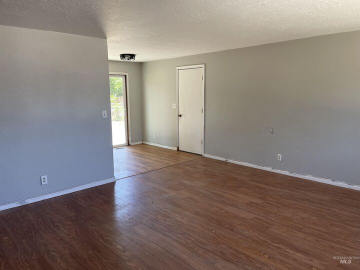 Property Photo:  511 Chestnut St  ID 83647 