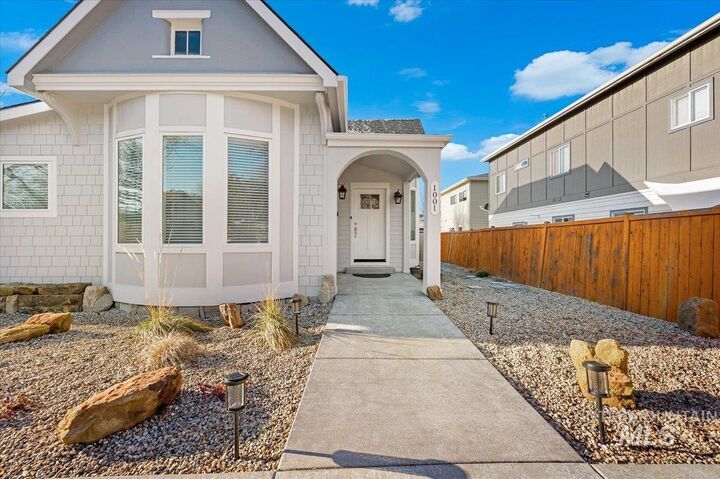 Property Photo: 1001/1003 E. Franklin St. ID 83712