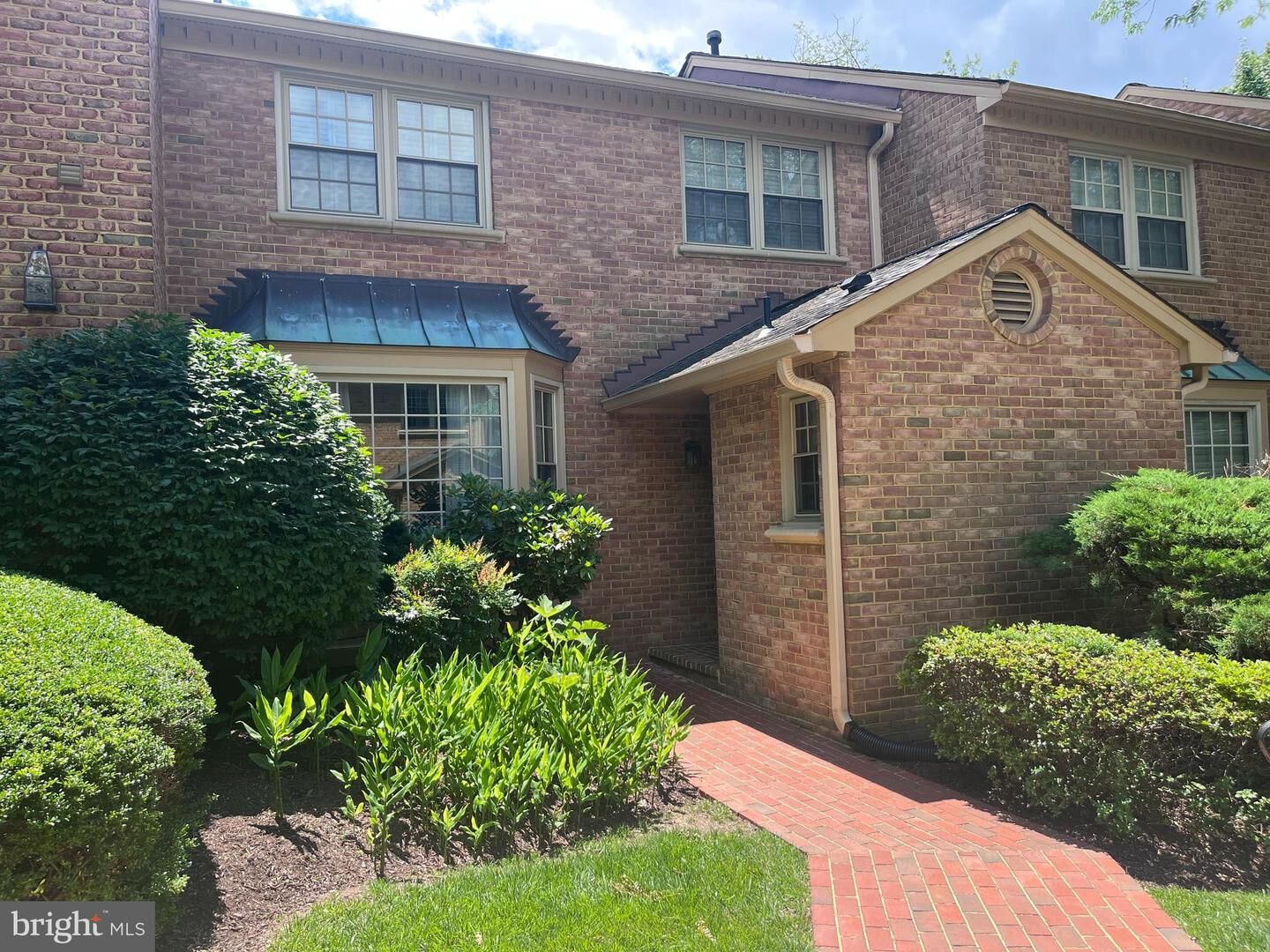 Property Photo: 7328 Aynsley Lane VA 22102