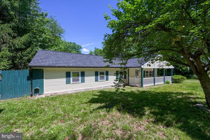 Property Photo:  1744 Ridge Road  PA 17372 