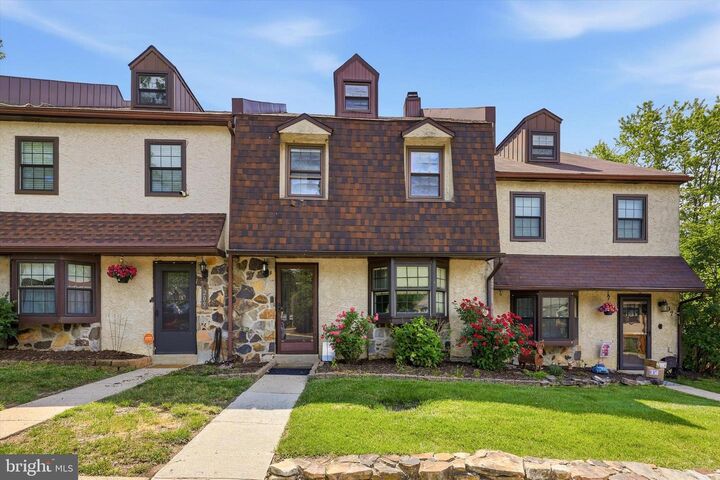 Property Photo: 208 Smallwood Court 208 PA 19380