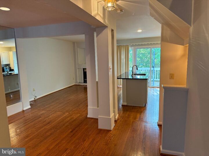 Property Photo: 12097 Edgemere Circle VA 20190