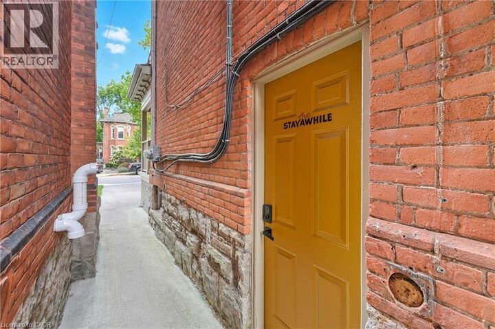 Property Photo:  33 Homewood Avenue 3  ON L8P 2M1 