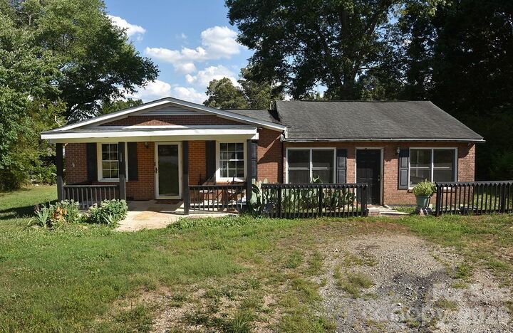 Property Photo: 3560 Dogwood Court NC 28144