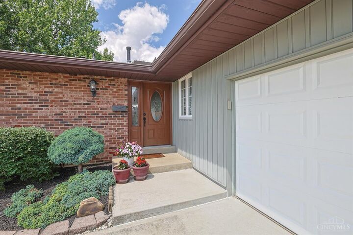 Property Photo:  1858 Fallbrook Lane  OH 45240 