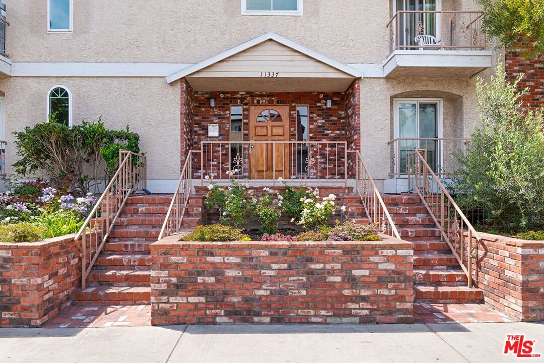Property Photo: 11337 Nebraska Ave CA 90025