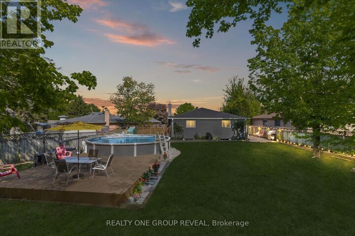 Property Photo: 42 Sinclair Court ON L4N 5X8