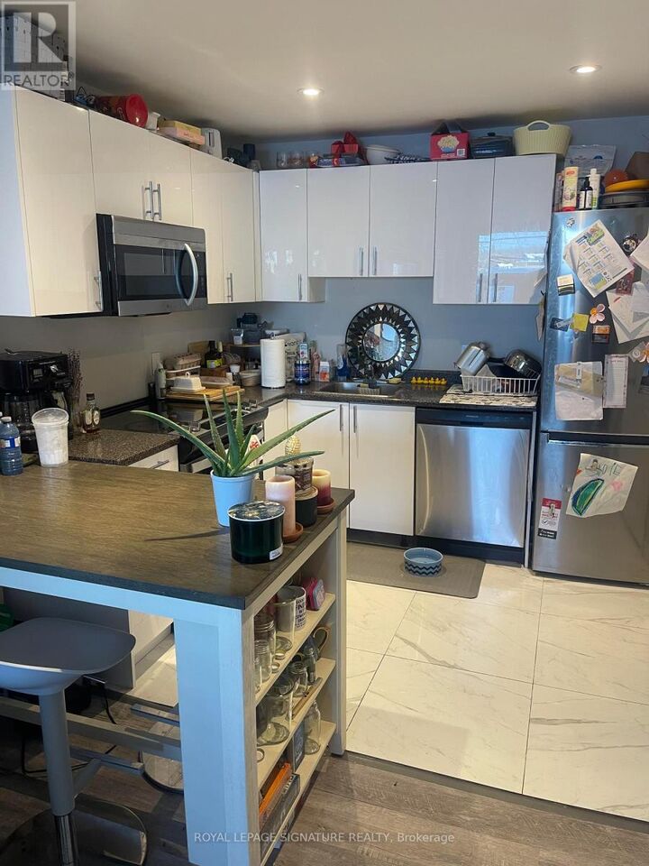 Property Photo: 5749 Lakeshore Road 2 ON L4A 7X3